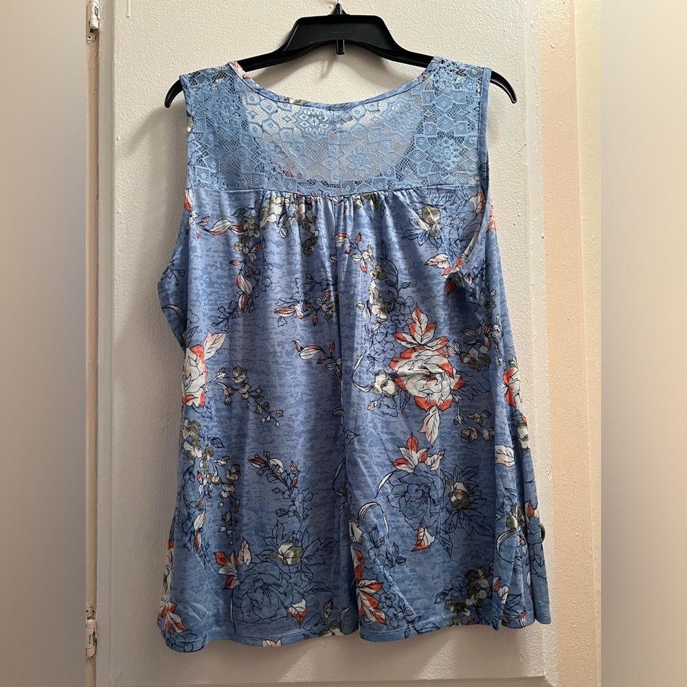 Plus size- Blue floral print top - Picture 3 of 3